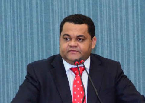 Vereador critica política de governo da presidente Dilma Rousseff